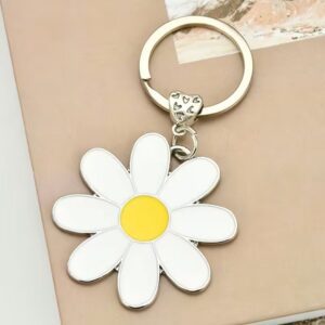 Gold keyring with white daisy charm